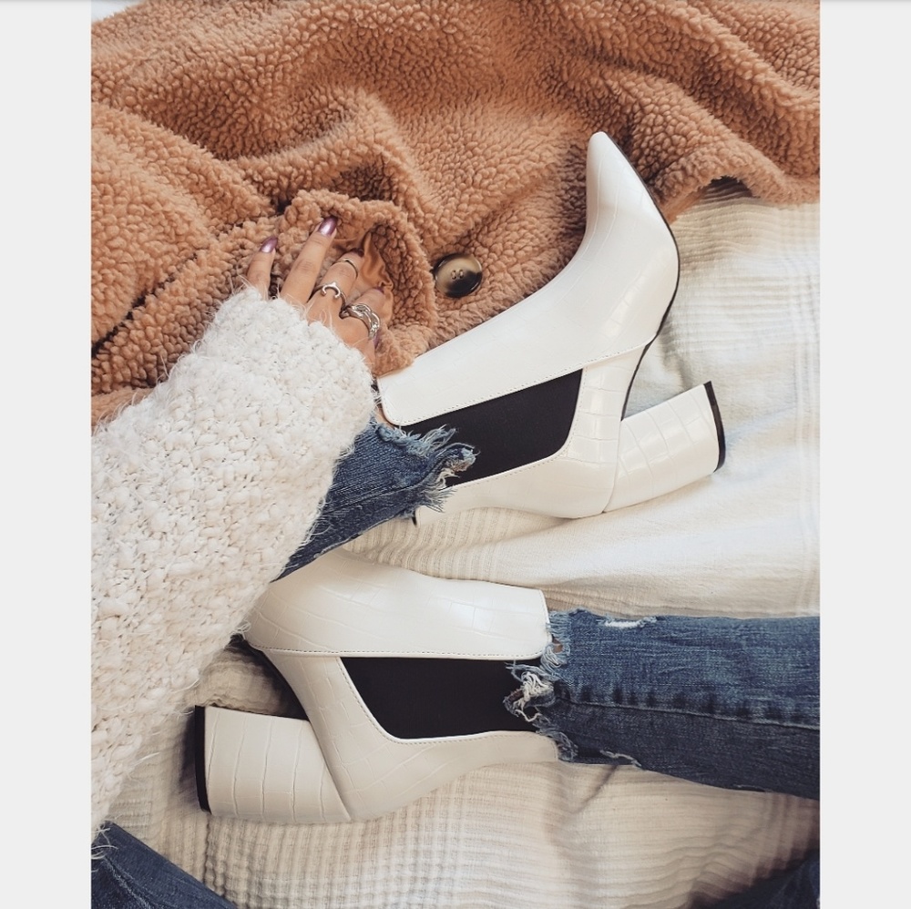 Price firm!/The Miya// white croc print bootie - Picture 2 of 5